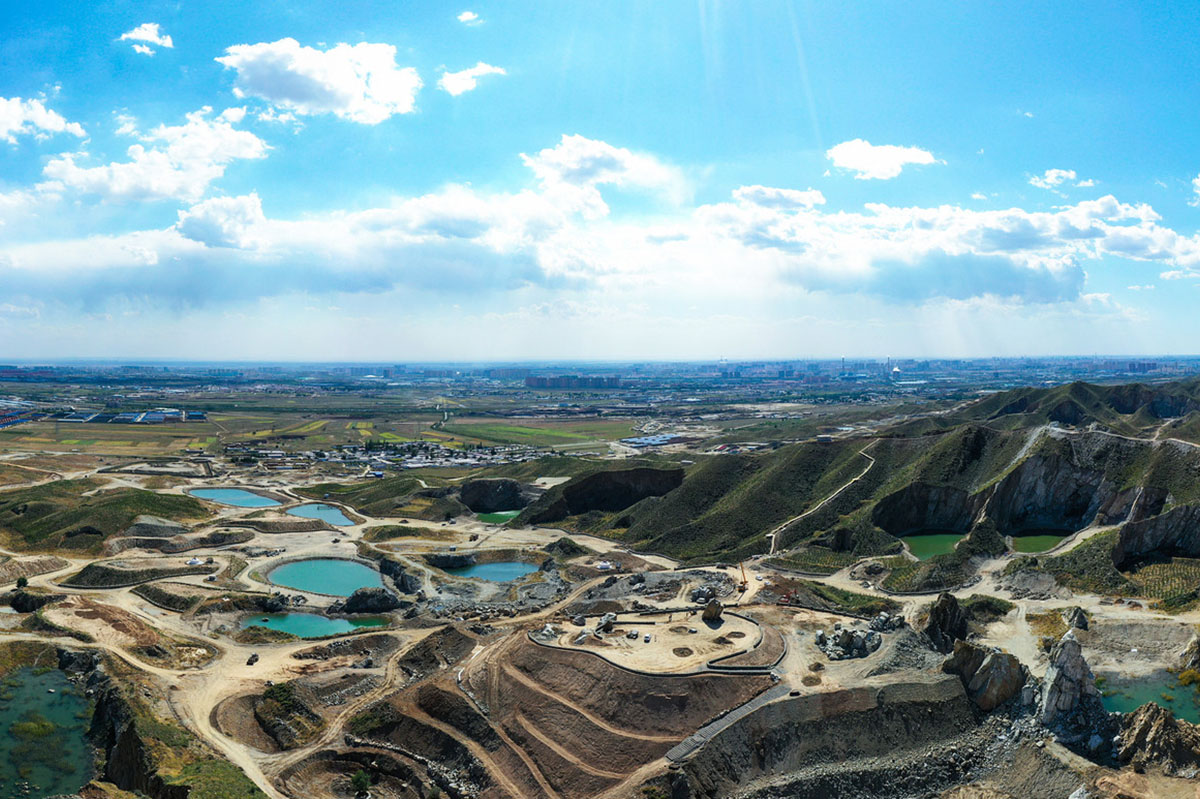 摄图网_501654435_banner_内蒙矿山修复自然风景摄影图（非企业商用）.jpg